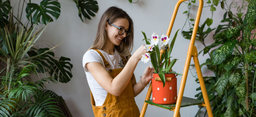 Young,Smiling,Woman,Gardener,In,Glasses,Wearing,Overalls,,Taking,Care