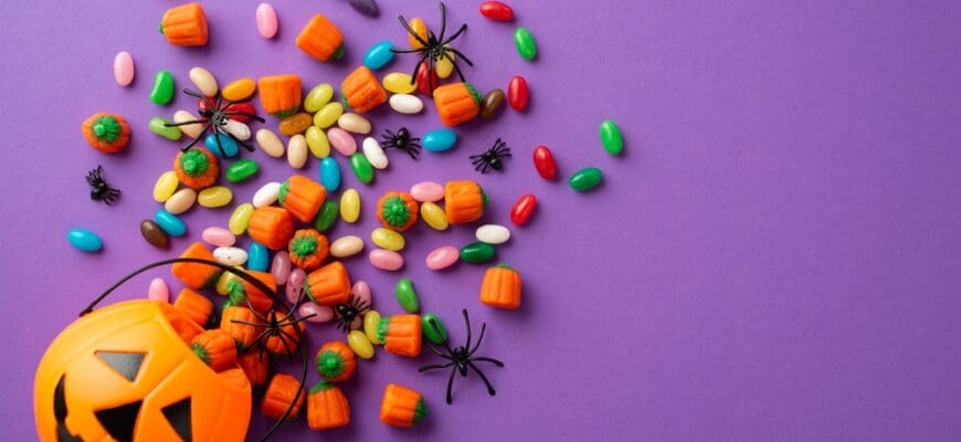 Top,View,Photo,Of,Halloween,Decorations,Pumpkin,Basket,With,Candies