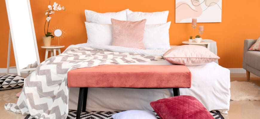 Stylish,Interior,Of,Room,With,Big,Bed,And,Bench