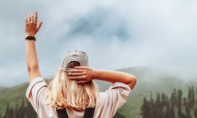Travel.,Girl,Travels,Through,The,Mountains,And,Waterfalls,Of,Wild